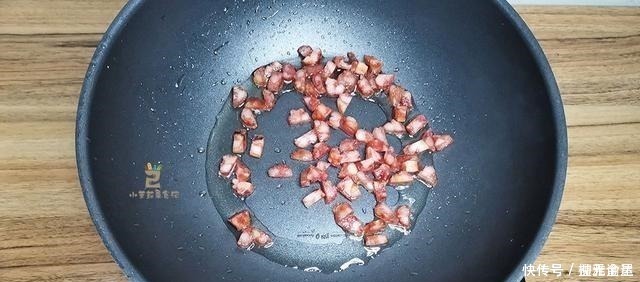 米饭|早餐我用剩饭做5色炒饭，上桌惊艳了全家，孩子真想天天吃剩饭