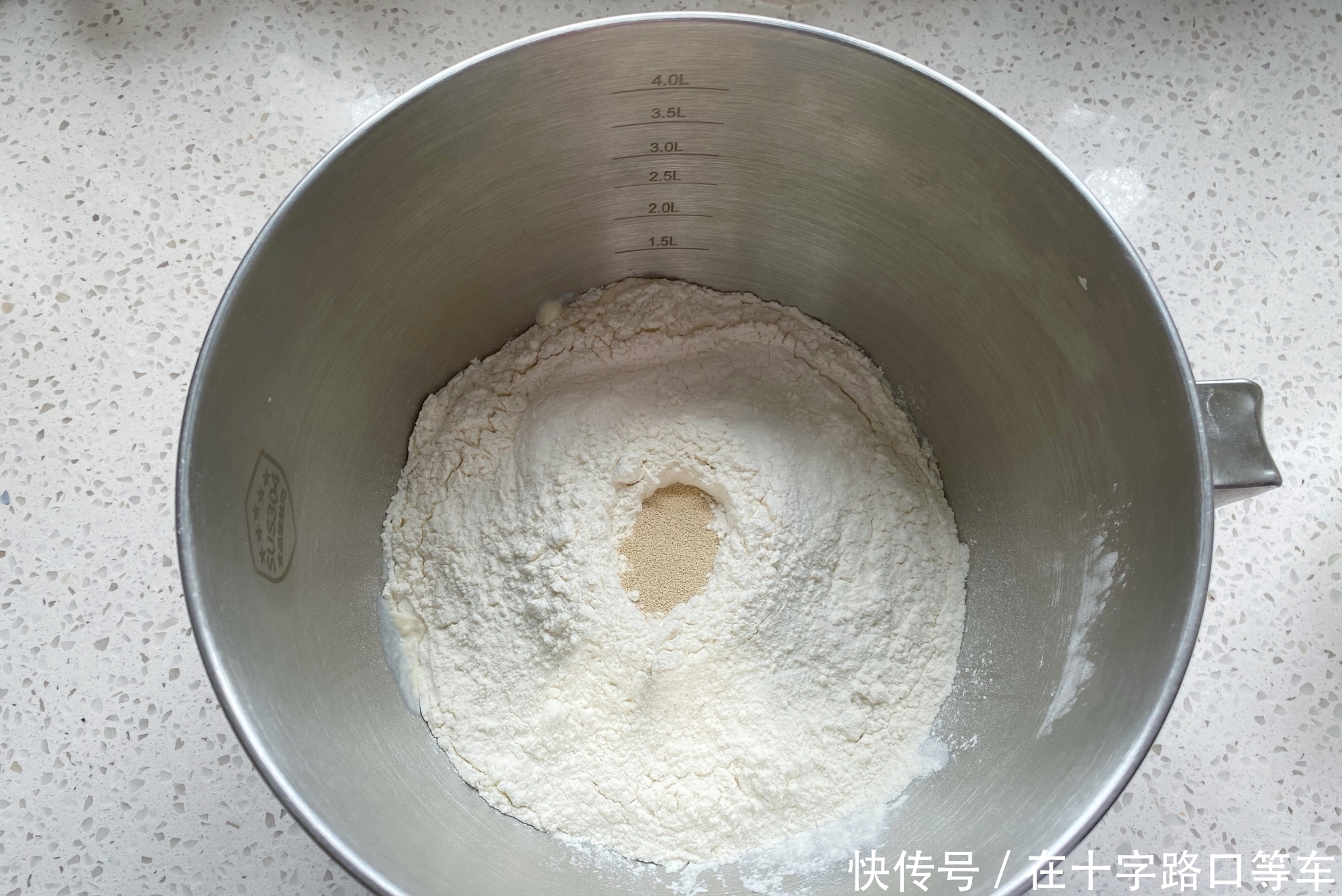 面团|自制吐司不好吃?试试此方法,1次发酵简单省事,奶香十足又美味