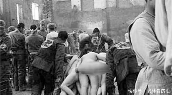 坐在|她17岁被日军抓到破烂不堪的场所，坐在特殊椅子上，受尽了折磨