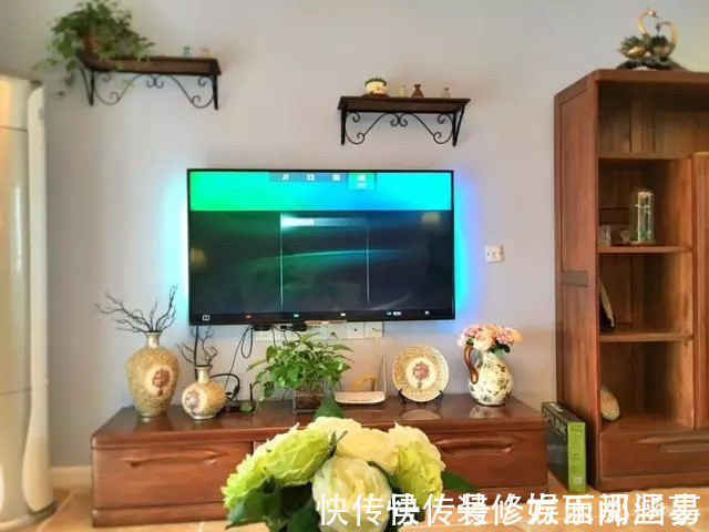 餐厅|106平现代风三居室,横木吊顶的走廊将休闲的乡村风味带到室内