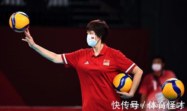 排球|功勋教练和塞排协分手,或转投俄罗斯!中国女排为何不能请外教?
