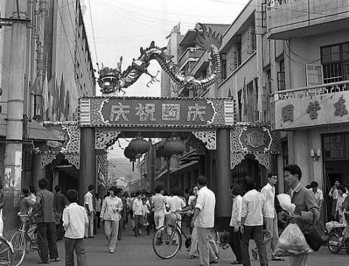 在70年代，十块钱在饭店能吃些什么？