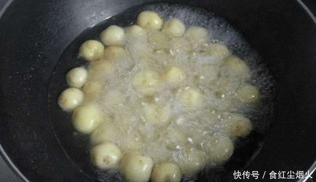 教你一个土豆新鲜吃法,很多人都不懂这样做,端上桌分分钟被清盘