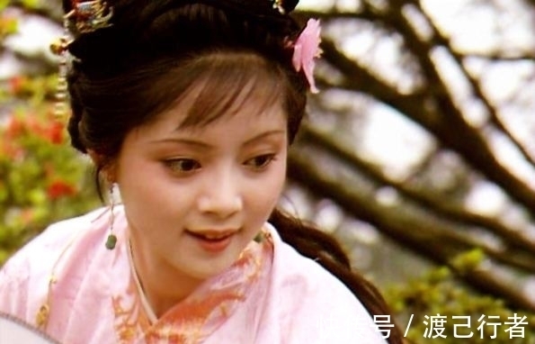 薛宝钗@三更半夜,薛宝钗向宝玉说起一件旧年秘事,后悔之余狠心撵走袭人