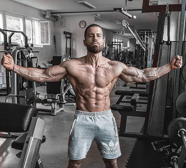 卢卡斯|他健身12年，从未使用任何补剂，肌肉状态堪比健美运动员