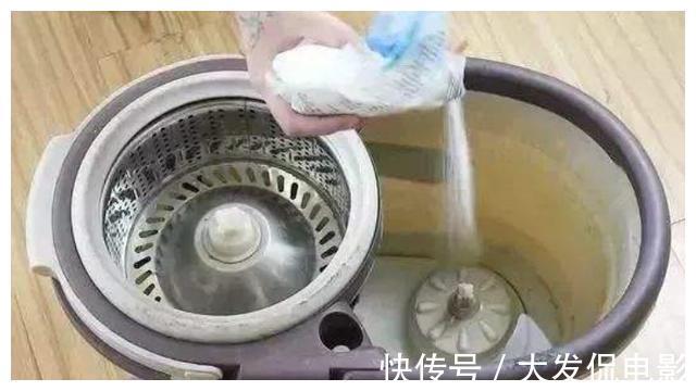 材质|拖地用清水越擦越脏,教你一个小妙招,适合任何材质地板,很干净