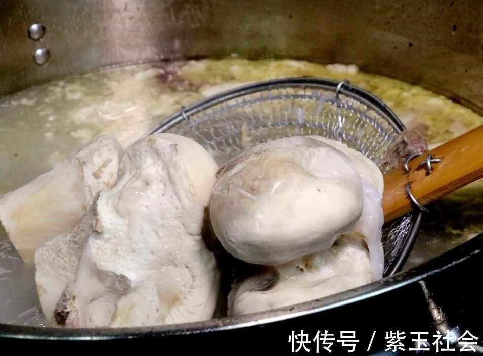 骨髓|高血脂的人,最好别碰3种食物,多吃一口,血脂都升,别不当回事