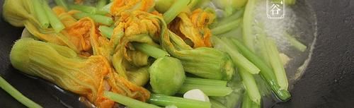 立夏前后，不吃肉也要多吃这朵花，10元钱一斤，清甜脆嫩，贵也值