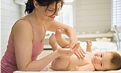 豌豆|新生儿宝贝长了好多湿疹,什么原因,2招教你快速搞定