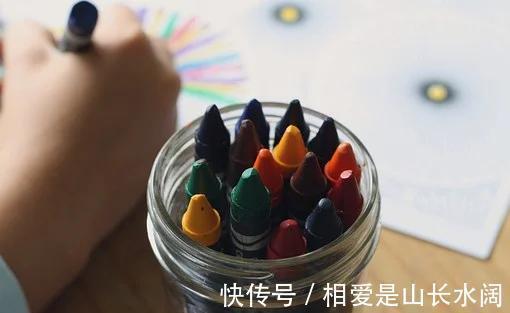 小紫|妈妈抱儿子出门,刚出小区就捂住孩子双眼,其他家长又学到一招