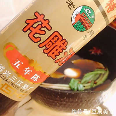 这道花雕熟醉蟹，汤汁都要舔干净