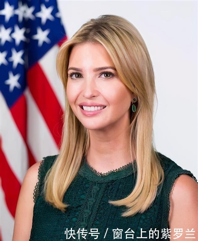 块广告牌|反特朗普组织在时代广场挂2块巨型广告牌,讽刺第一儿女及其丈夫