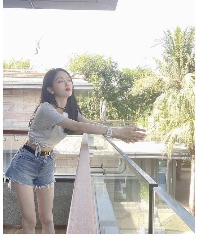 火箭少女101|吴宣仪《奔跑吧》路透,黄色背心白短裤清纯可爱,整个人状态好好