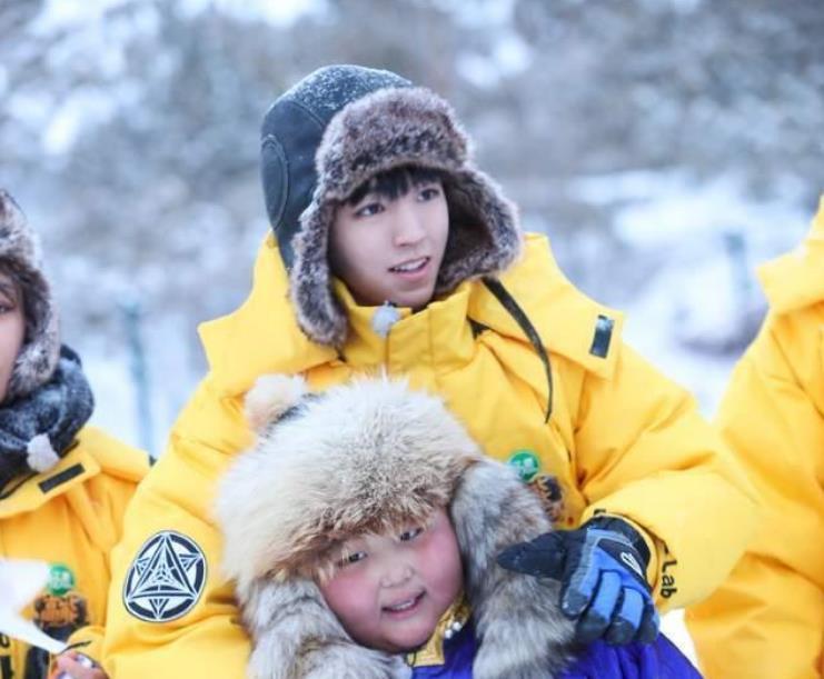 《恰好是少年》开播,川藏风景好美,王俊凯高原反应不忘自拍