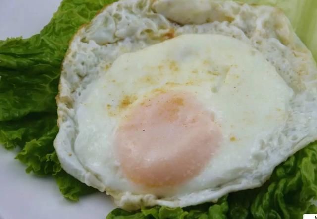 煎荷包蛋老是粘锅咋办？酒店大厨的秘密，荷包蛋滑爽鲜美不腻