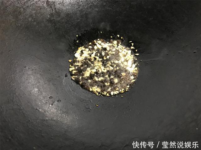 排骨不煮不炖不炸,教你秘制做法,嫩滑多汁入味,好吃不上火