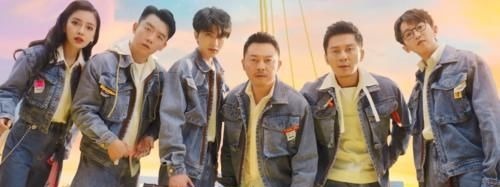 凡尔赛|男士戴耳钉不能录节目？看到黄旭熙的操作，一般人可想不到