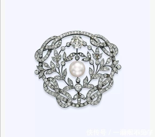 中心处|珠宝欣赏这个哨子吊坠真好玩，即能做装饰，又能吹