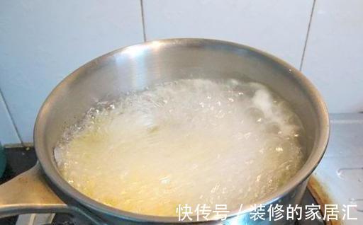 小米粥|熬小米粥,直接用水煮是错的,大厨教你一招,米粥好喝油润又香浓