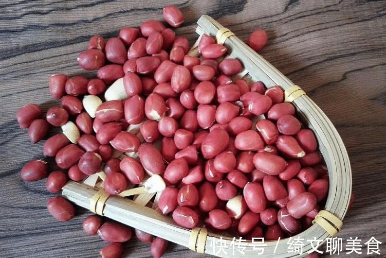 买花生时，挑红皮的还是白皮的？商贩说漏了嘴，以后别再乱买了