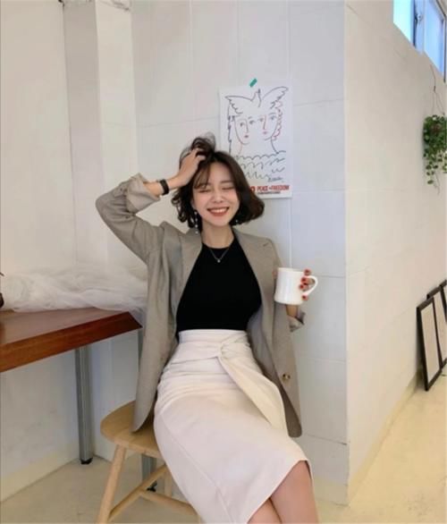 舒服的早春配舒服的穿搭，短上衣＋高腰下装，怎么穿都吸睛