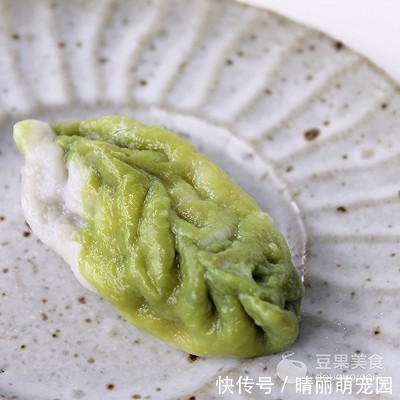 面粉|芹菜牛肉翡翠饺的做法