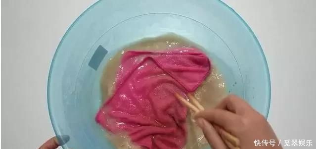 抹布|厨房抹布脏了千万别扔,只需用纯碱泡一泡,立马焕然一新,实用