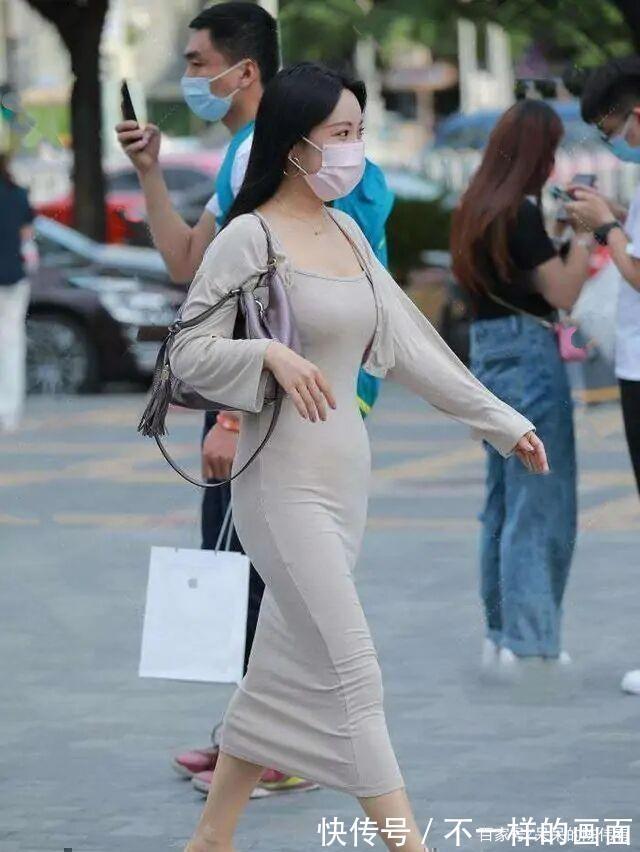 美女|精致时尚的连衣裙穿出青春气质，带来成熟美女温婉气质，活力四射