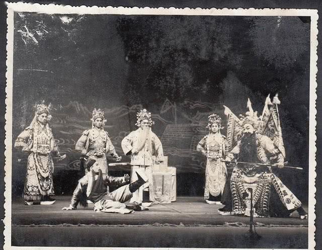 黄金荣|旧中国最后大流氓：黑白通吃，洋人都不敢得罪，被戏子骗得分文不剩