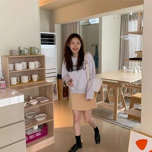 衬衫|入秋后不建议单穿裙子了，可以试试这3种穿法，时髦好看又高级