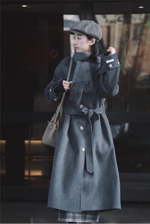 女人不管多大年纪，穿衣服尽量避免这3种“颜色”，沉闷还显老气