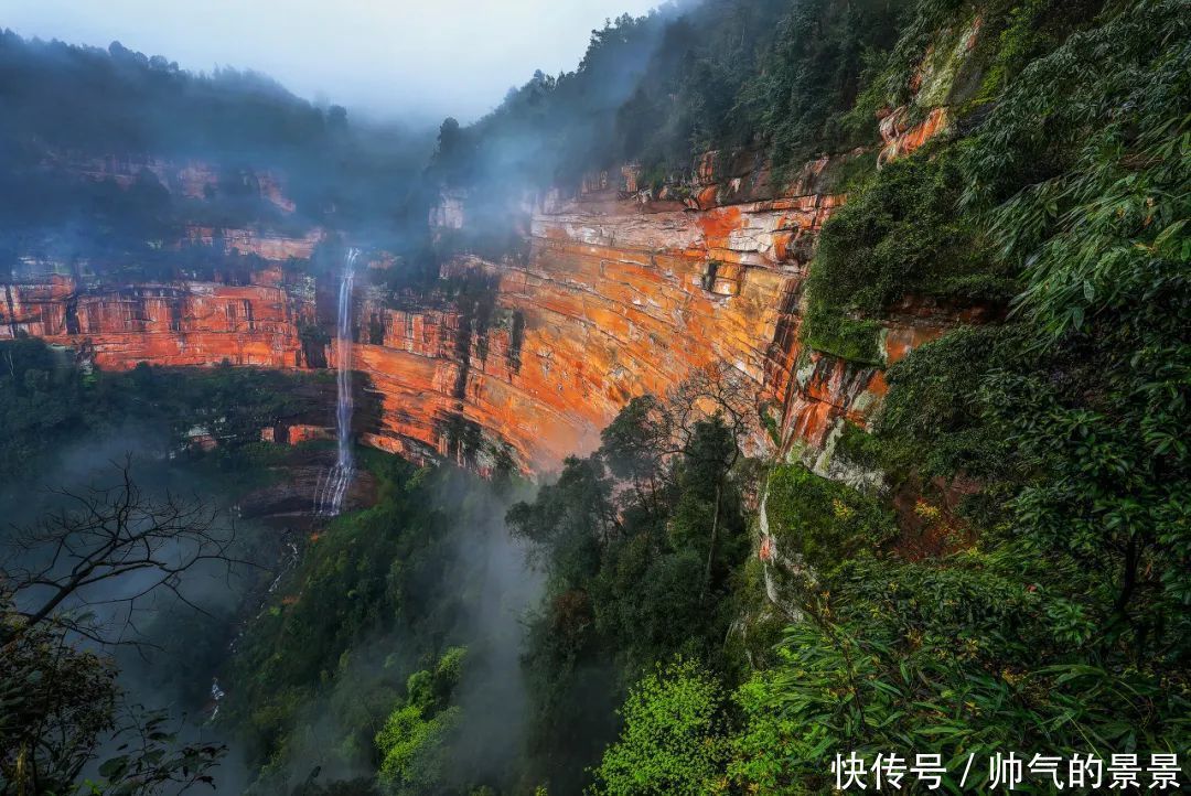 中年|贵州的黄果树瀑布和万峰林，千户苗寨和龙宫等8大景点，先去哪个