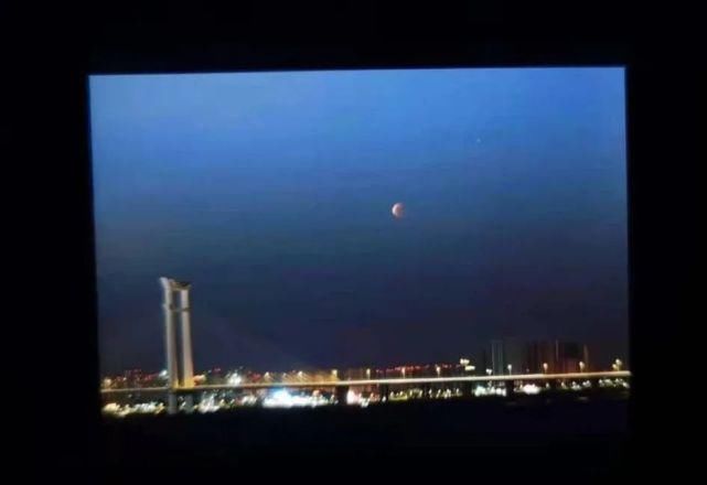 红月亮 罕见！刚刚，超级“红月亮”来啦！晋江的景象是……