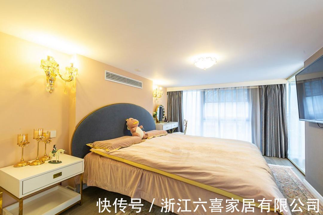 衣帽间|当时尚高级灰遇上粉色少女心,65㎡轻奢风打造理想的高品质居住空间