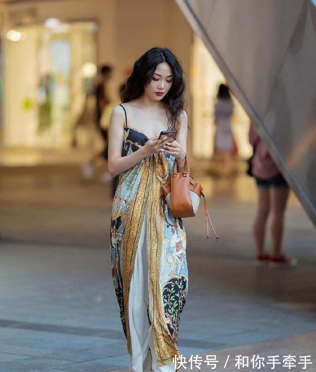 风格 短裙美女古色古香,还带着现代的韵味,走起路来要很温柔!