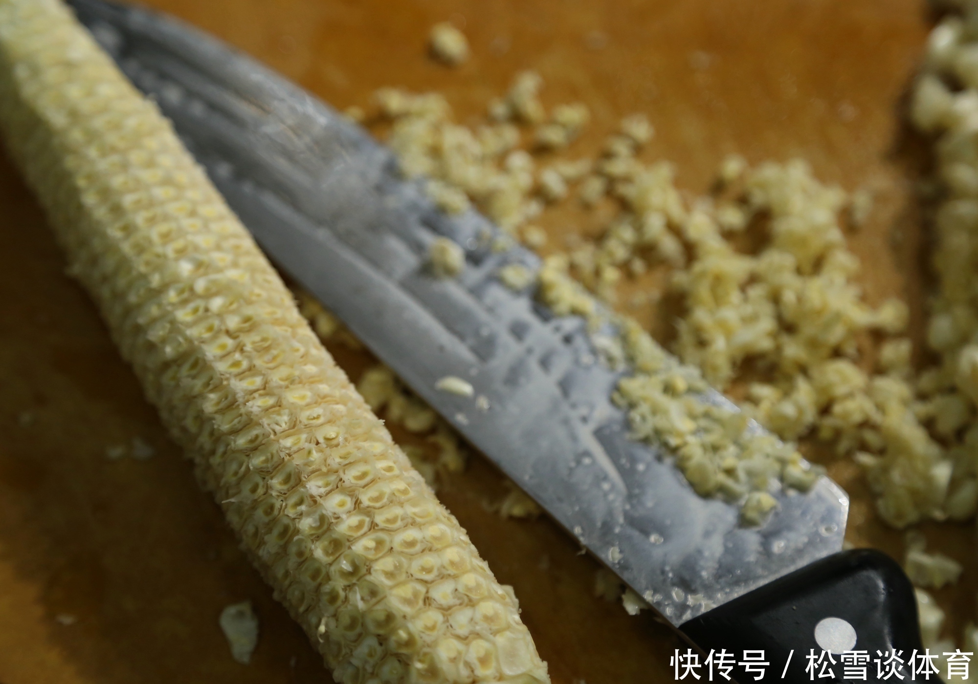 玉米|玉米吃了几十年,第一次如此做,太香了,一口气吃了6个