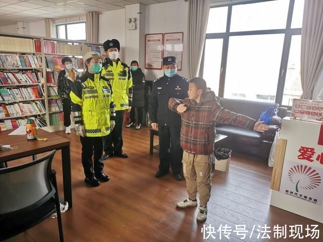 孩子们|交通知识走进“雏鹰课堂”交通安全从娃娃抓起