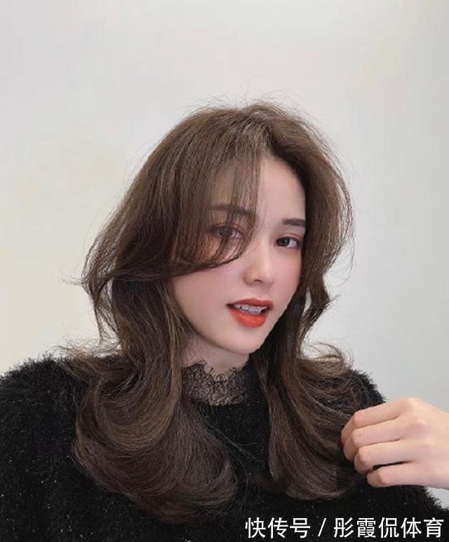 中年|别被发型毁了造型,看起来充满了“大妈感”,换发型推荐这几种