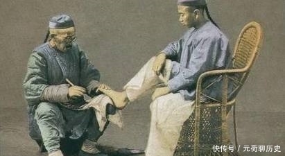 修脚|清朝罕见老照片：穷人街头修脚，第二张的土枪让人吃惊！