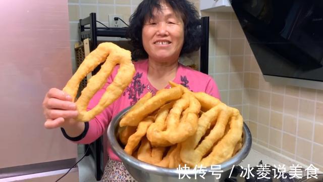 早餐别吃油条了，教你懒人新做法，个个空心鼓大泡，孩子特别爱吃