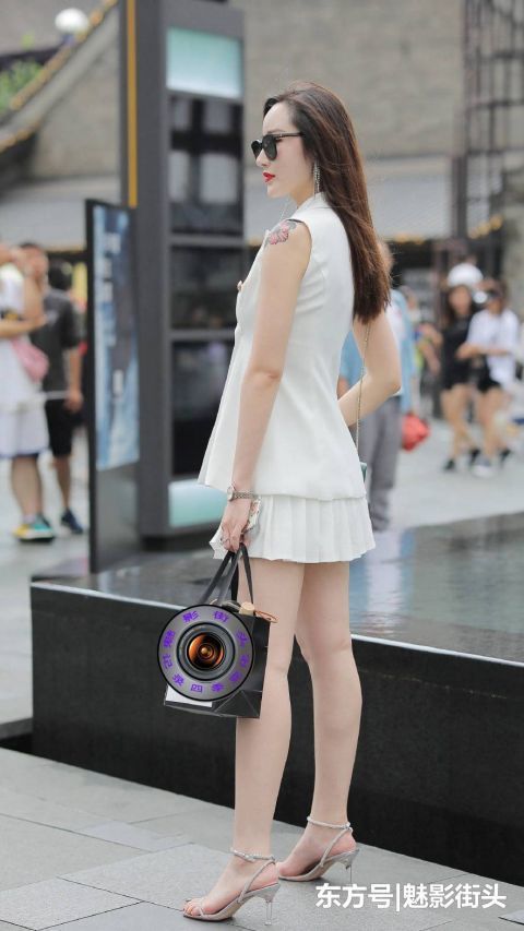 适合自己|无袖西装加百褶短裙,搭配水晶高跟凉鞋,展现知性优雅的时尚气质