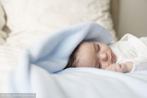 护士|给孩子取名“俊凡”,护士写出生证时错写一笔,爸爸不气反乐