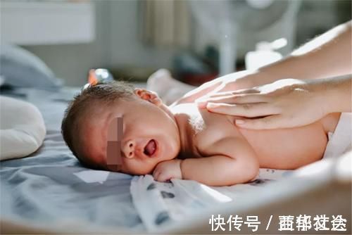 书店|宝宝三岁前,“婴儿抚触”有多重要?研究表明:娃偏激的概率更低