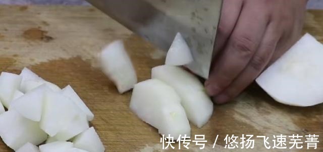 学会一招,做出来的红枣银耳汤好喝不腻、口感软嫩顺滑全家都爱喝!