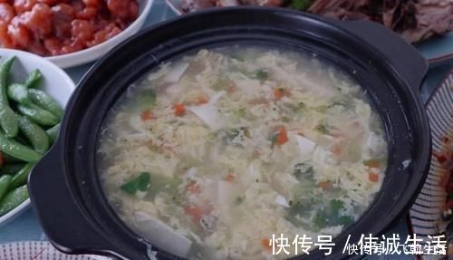 剁椒鱼头|赶紧喊了来吃饭,姐夫做菜,将这桌饭菜晒朋友圈,网友,豪横姐夫