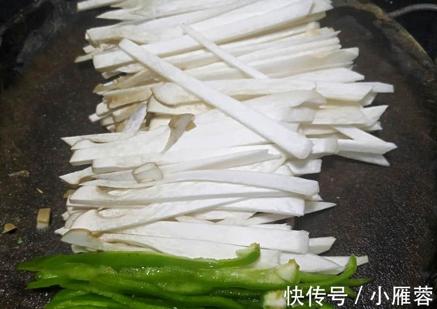 杏鲍菇|三样菜一起炒,太鲜美了,隔三差五做给孩子吃,营养又美味