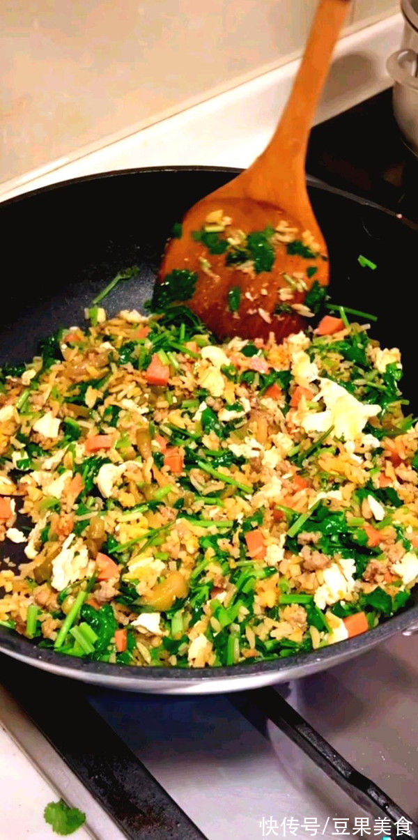 香菜肉沫蛋炒饭