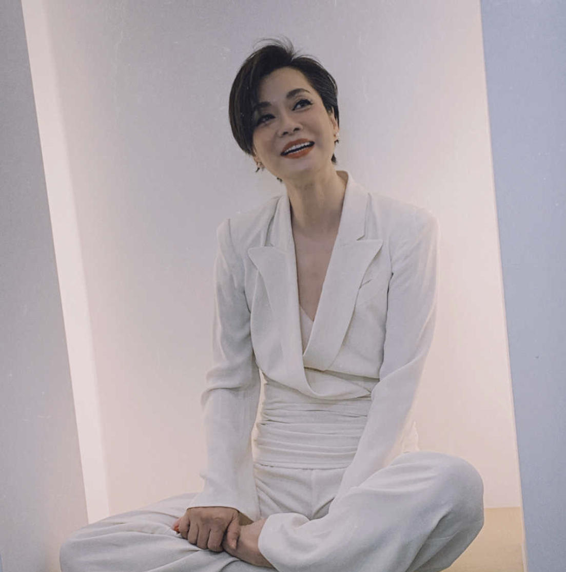 套装|毛阿敏真是“阿姨辈”清流,浅粉色缎面套装像“睡衣”,仍惊艳