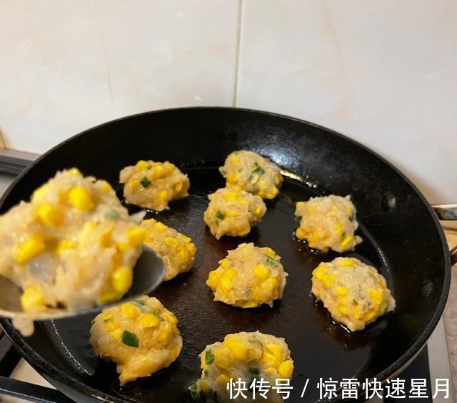 美食天下|香煎虾饼,鲜香营养,孩子超爱吃!