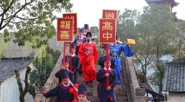 扭头|乾隆在殿试上出一上联,无人对出,一考生扭头就走,却被封为状元